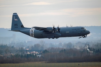 A U.S. Air Force Lockheed C-130J-30 Hercules transport aircraft lands at Jasionka Airport near Rzeszow, Poland February 4, 2022. Patryk Ogorzalek/Agencja Wyborcza.pl via REUTERS ATTENTION EDITORS - THIS IMAGE WAS PROVIDED BY A THIRD PARTY. POLAND OUT. NO COMMERCIAL OR EDITORIAL SALES IN POLAND.