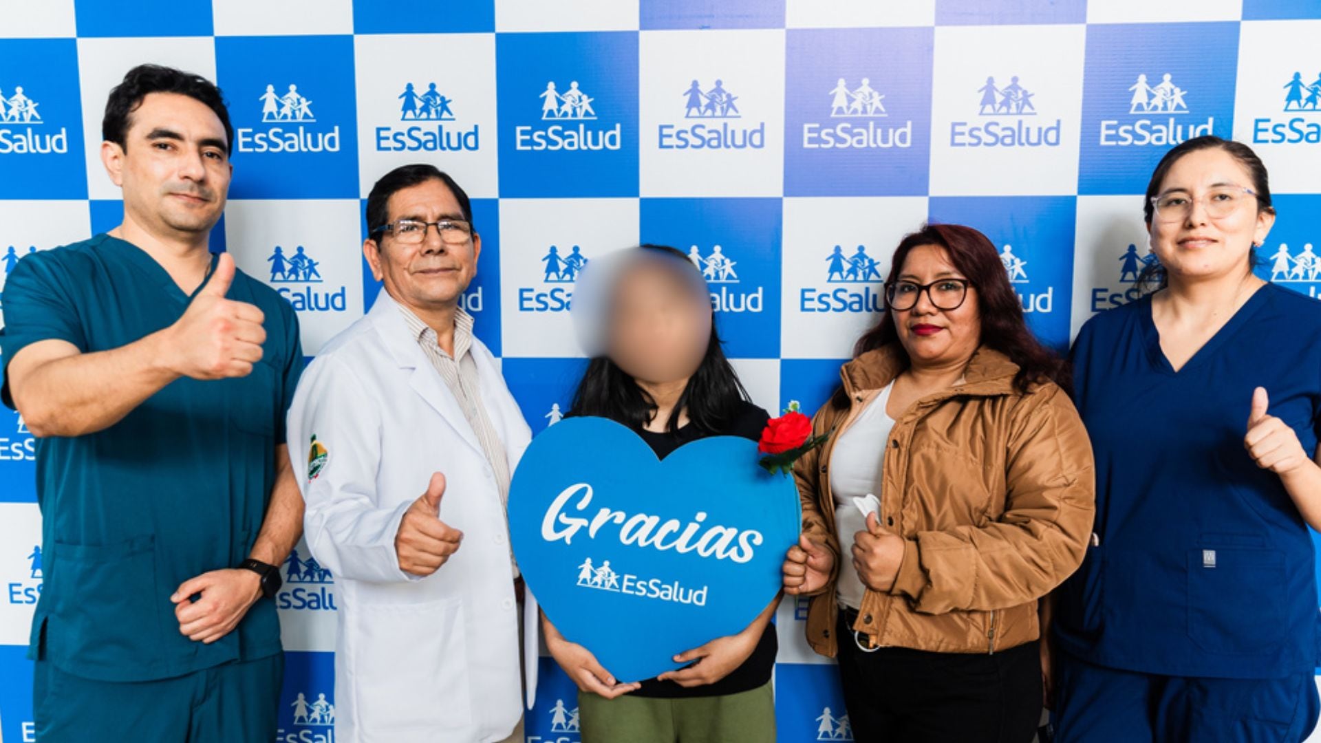 Los especialistas retiraron inicialmente cuatro piezas, pero una radiografía permitió detectar un quinto imán alojado en la nasofaringe - Créditos: Essalud.