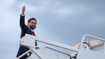 Vance viajó a Hungría para reafirmar el apoyo de Trump a Orbán en la recta final de las elecciones parlamentarias del país europeo