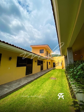 Caballerizas del rancho de Canelo