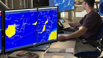Rescatan a 133 migrantes, entre