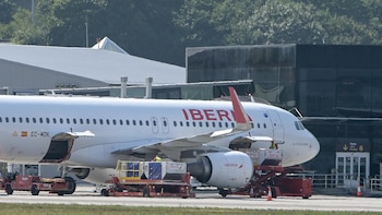 Iberia mantiene suspendidas sus operaciones