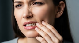 Salud bucal y sueño: cómo las encías, el bruxismo y la apnea afectan el descanso y la salud general