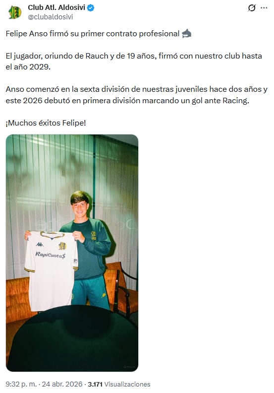 O jovem assinou seu primeiro contrato profissional