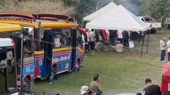 Manifestantes instalaron campamento frente a la cárcel de Itagüí, presuntamente para frenar traslado de cabecillas, según denuncia