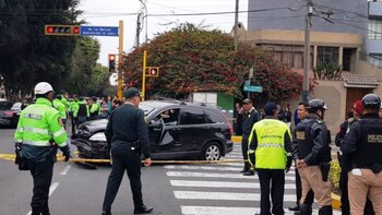 Dina Boluarte promulga ley que protege a policías que usen su arma “de forma reglamentaria” y causen lesiones o muertes