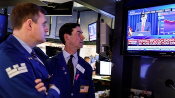 Las acciones estadounidenses cerraron dispares tras una jornada volátil en Wall Street