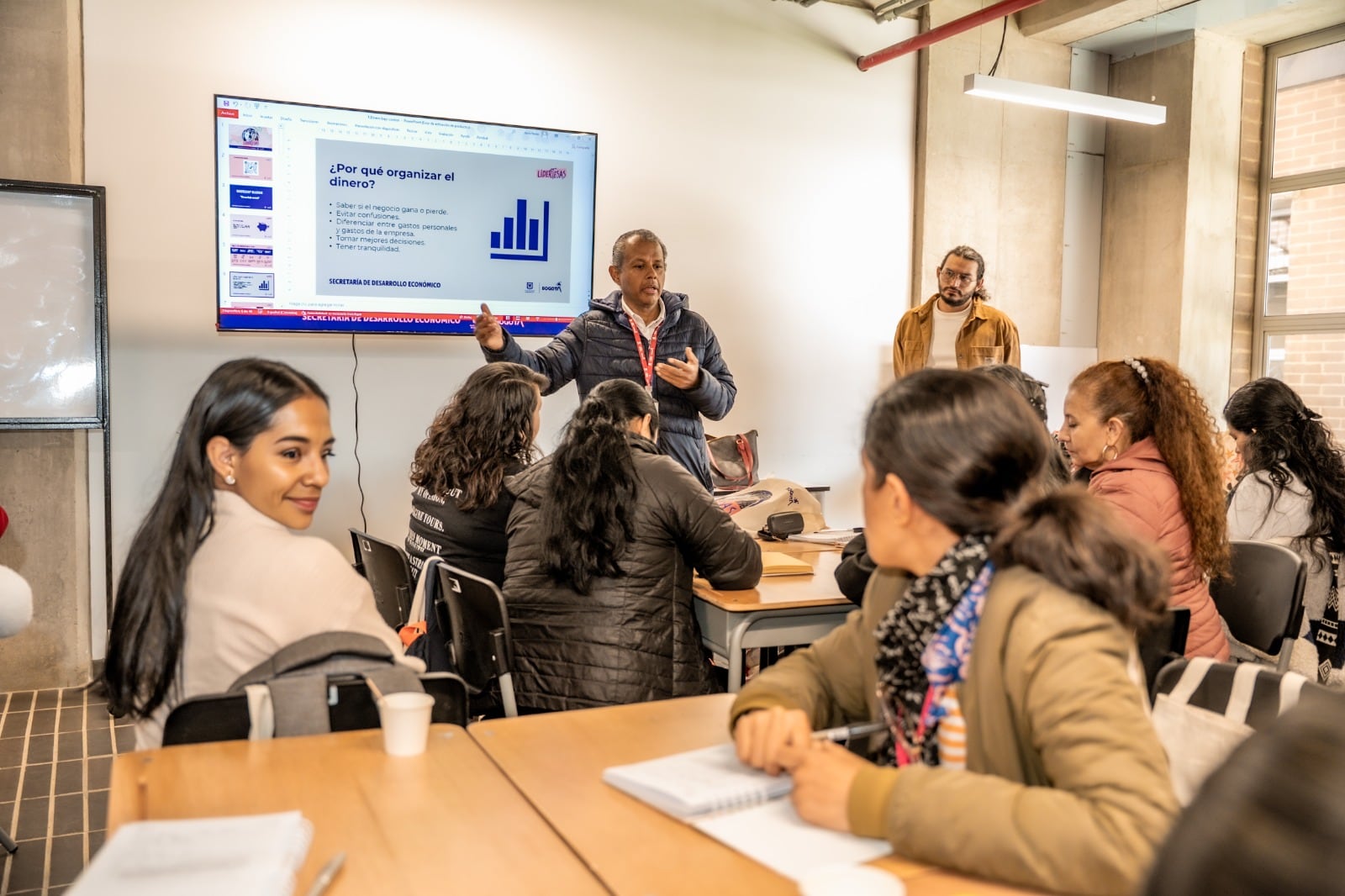 Alcaldía de Bogotá promociona becas en Italia, cursos de inglés en Belice y maestrías virtuales en su Boletín de Oferta Internacional