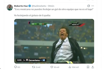 Captura de pantalla de un tuit de Roberto Haz con un video. El video muestra a un hombre en un traje gesticulando y gritando de alegría en un estadio