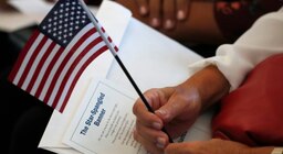Cuántos años deben vivir los migrantes en Estados Unidos para obtener la ciudadanía en 2026