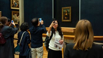 Turistas locales y extranjeros hacen