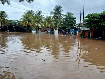 Bocana Playa San Diego inundada por desemboque del mar por influencia de tormenta tropical Cristina