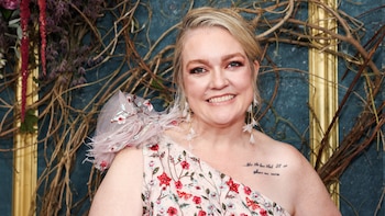 Colleen Hoover celebra 10 años de Romper el círculo y convierte el aniversario en una causa benéfica