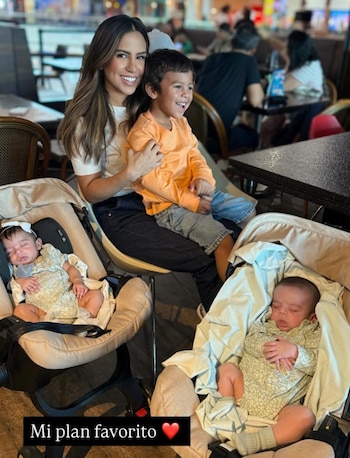 La familia completa disfruta de