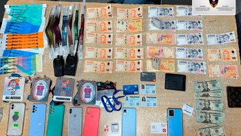 Parte del material incautado