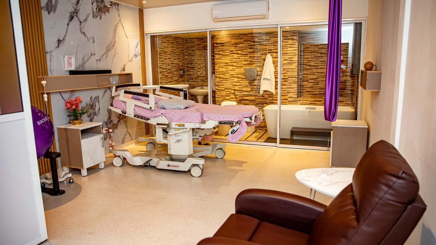 La nueva estrategia impulsada por el Ministerio de Salud y la primera dama permitirá a las mujeres elegir entre varias formas de nacimiento, enfocado en la seguridad y el acompañamiento durante todo el proceso del parto (Foto cortesía diputada Suecy Callejas)