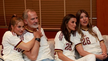 La Reina Letizia, la Princesa Leonor y la Infanta Sofía animarán a España en la final del Mundial con el Rey Felipe