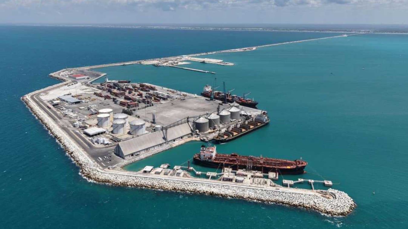 Las autoridades, como Pemex, no han brindado información oficial sobre lo que ocurre en Progreso, Yucatán. Crédito: Cuartoscuro