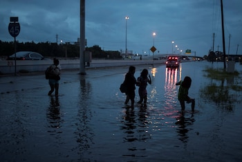 Las lluvias intensas y las inundaciones repentinas afectan a Texas, Oklahoma y otros estados del sur de Estados Unidos, según el NWS y la NOAA. (REUTERS/Adrees Latif/ARCHIVO)