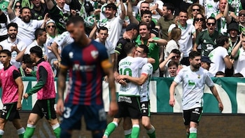 (Crónica) El Racing sigue su camino a Primera y Las Palmas se mantiene cerca