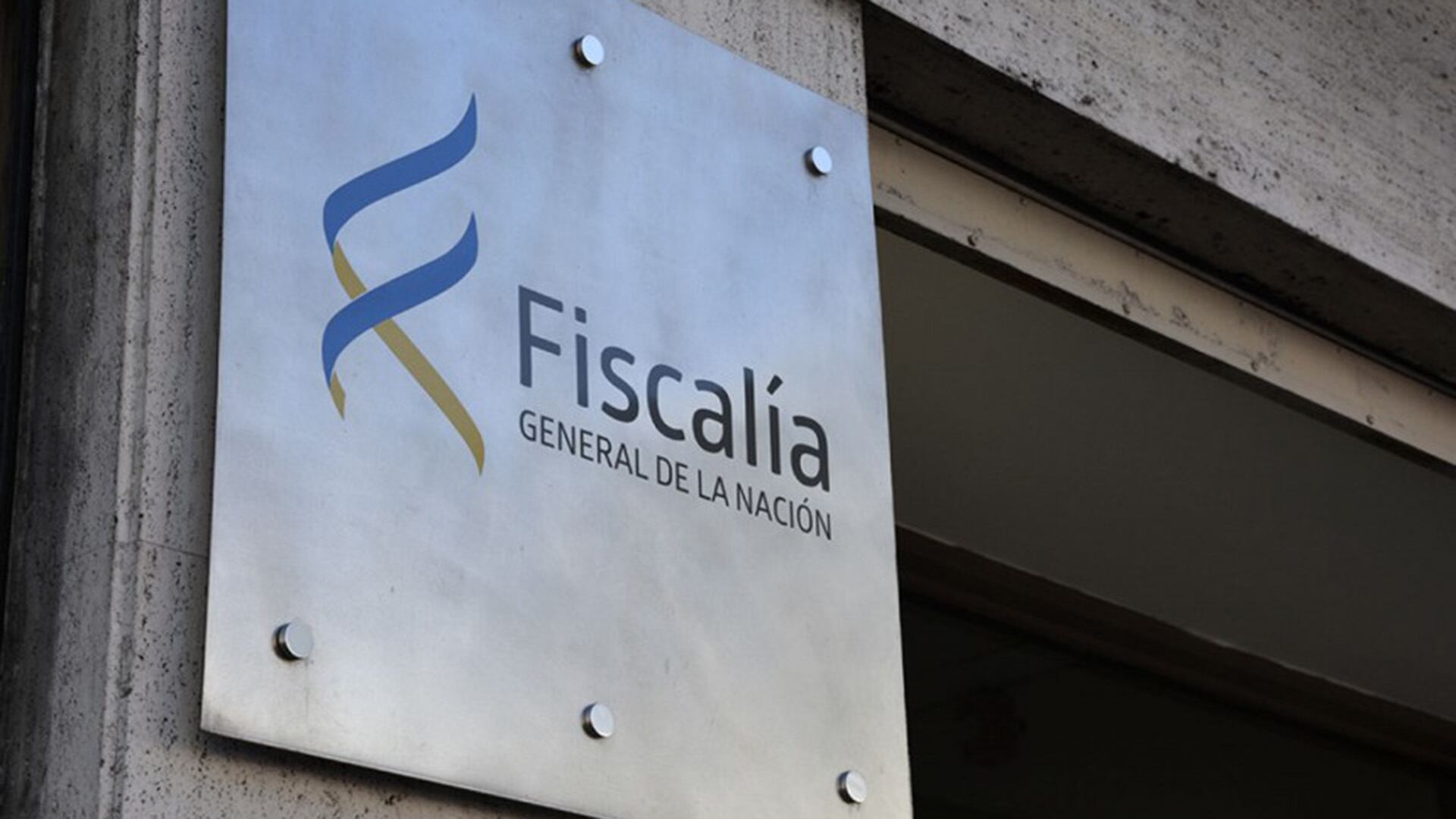 Fiscalía pidió imputación por varios delitos de mujer que agredió a docentes en escuela de Uruguay