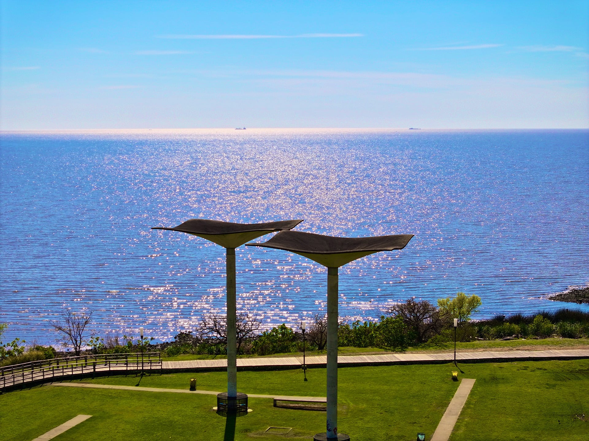 Una inspección con drones reveló al menos diez pelotas atrapadas sobre las bóvedas del Monumento al Fin del Milenio en Vicente López (Gentileza PGB INTEGRATED AIR OPERATIONS SRL)
