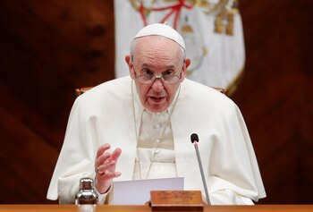 El Papa Francisco habla durante