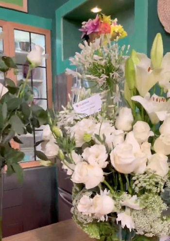 Arreglos florales se hicieron presentes