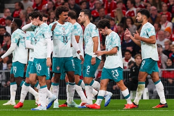 El festejo de Portugal en la victoria contra Dinamarca (EFE/EPA/PAULO NOVAIS)
