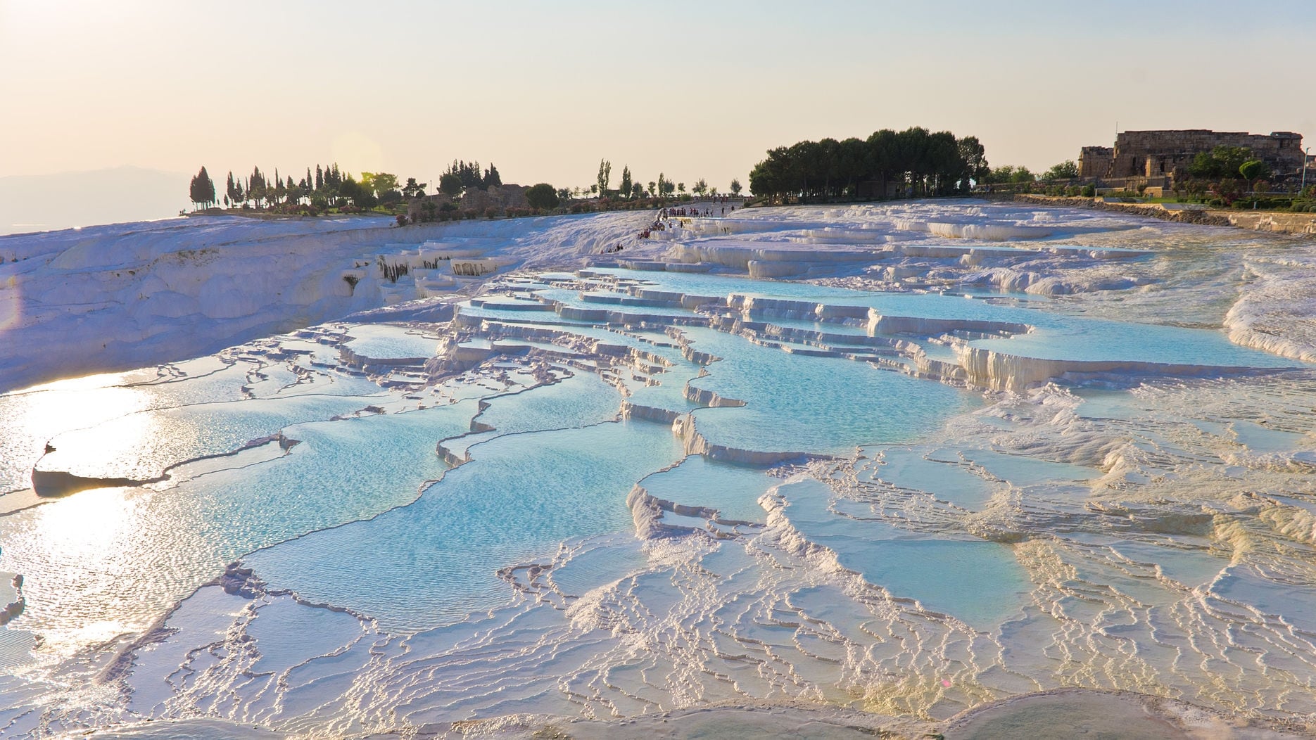 Las terrazas blancas de Pamukkale y las ruinas de Hierápolis forman un sitio declarado Patrimonio Mundial por la Unesco en 1988 (Wikimedia Commons)