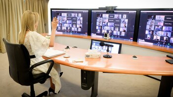 Durante la videoconferencia, las familias