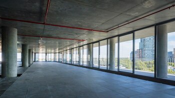 Oficinas premium con buena altura.