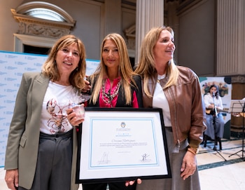 Silvina Vaccarezza (Diputada bonaerense UCR); Carina Rodriguez (periodista agropecuaria) y Marcela Basualdo (Diputada bonaerense Fuerza Patria). (De izq a der)