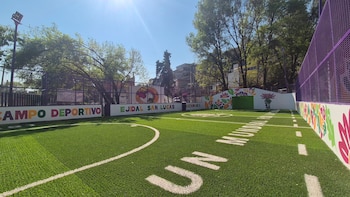 Clara Brugada inaugura cancha en