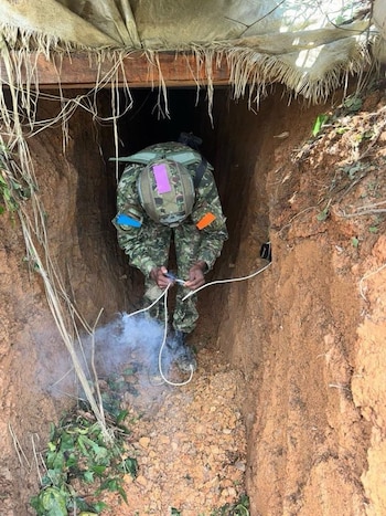 O exército destruiu quatro bunkers e quatro acampamentos do ELN usados para atividades criminosas em Catatumbo - crédito @PedroSanchezCol /