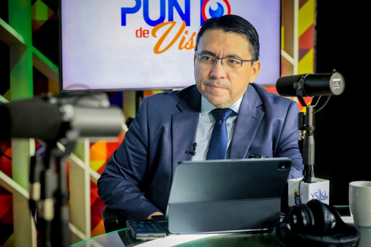Opción 1 El presidente de la Defensoría del Consumidor, Ricardo Salazar, durante su participación en el programa radial Punto de Vista de Radio YSKL (Cortesía: Secretaría de Prensa).
