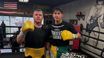 Canelo Álvarez ya luce haciendo sparring rumbo a su pelea de septiembre por un título mundial