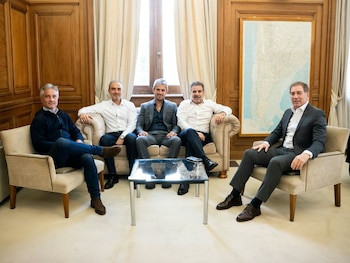 Reunión del Gobierno con el PRO