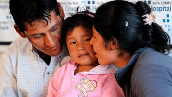 Los padres junto a la