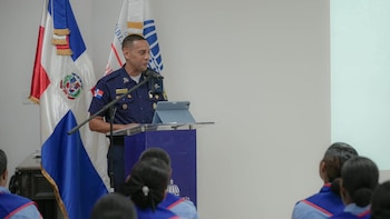 Los jóvenes de la Policía Auxiliar dominicana que ahora tienen herramientas para frenar conflictos antes de que escalen (Foto cortesía Ministerio del Interior)
