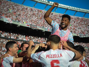 Miguel Borja festeja uno de