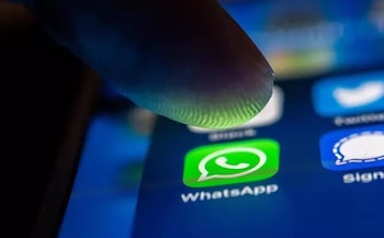 WhatsApp cuenta con formatos de texto básicos, por lo que se debe recurrir a aplicaciones de terceros para cambiar el color de la letra. (ZACHARIE SCHEURER/DPA - ARCHIVO)