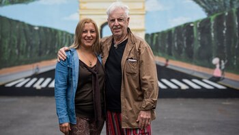 Junto a Gabriela, su pareja,