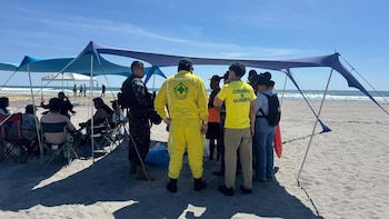 Comandos de Salvamento informó que las víctimas, de 50 y 57 años, fueron halladas sin vida en Costa del Sol, donde participan la policía, la Marina Nacional y guardavidas de Protección Civil (Fotografía cortesía Comandos de Salvamento)