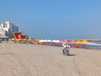 La ampliación de cerca de 30 metros de arena en Playa 2 hace parte del Proyecto de Protección Costera de Cartagena para reducir la erosión en Bocagrande - crédito Ungrd