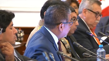 Alejandro Manay, diputado de Juntos por el Perú, se quedó dormido en la sesión de Comisión de Justicia