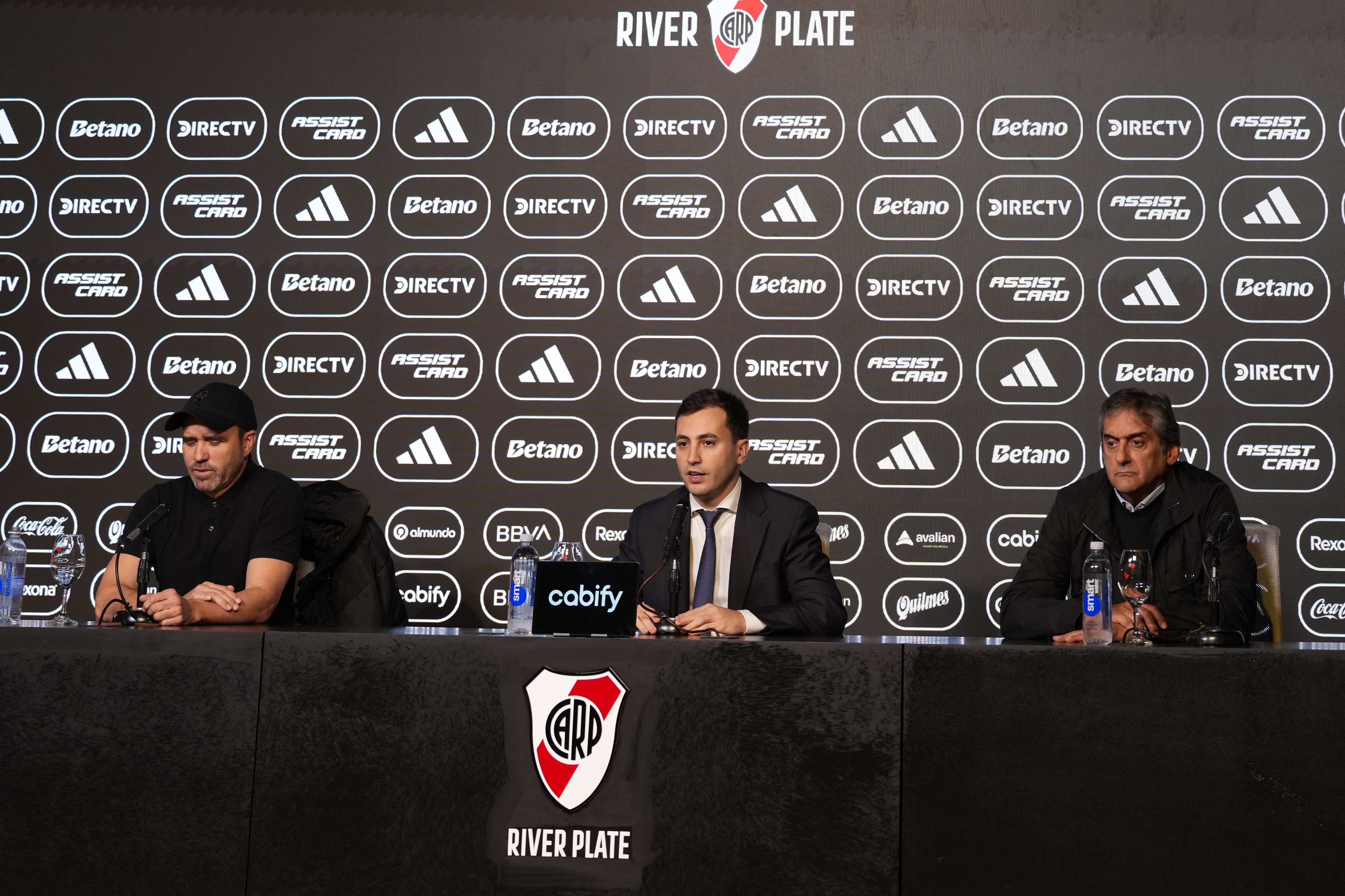 River confirmó de manera oficial la salida de Coudet en una presentación que duró menos de ocho minutos (RSFotos)