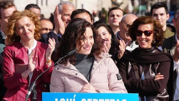 Ayuso reprocha que familiares de