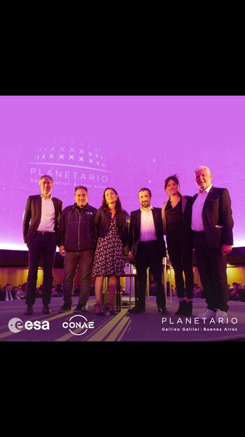 Personal de la ESA posa