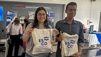 Estudiantes salvadoreños tienen ofertas de